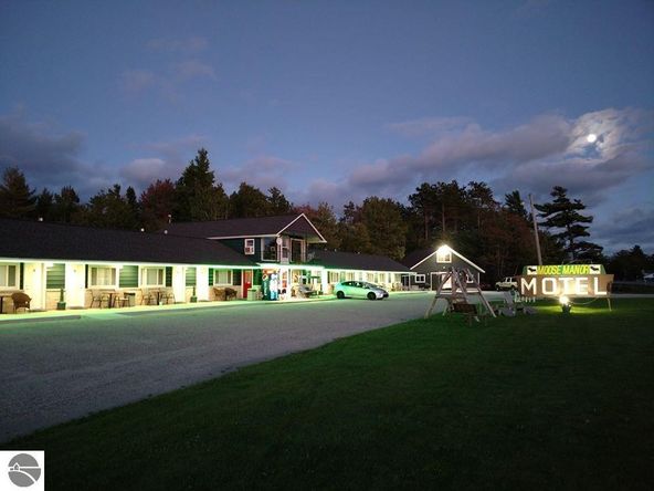 16086 Us Hwy 2, Cooks, MI 49817